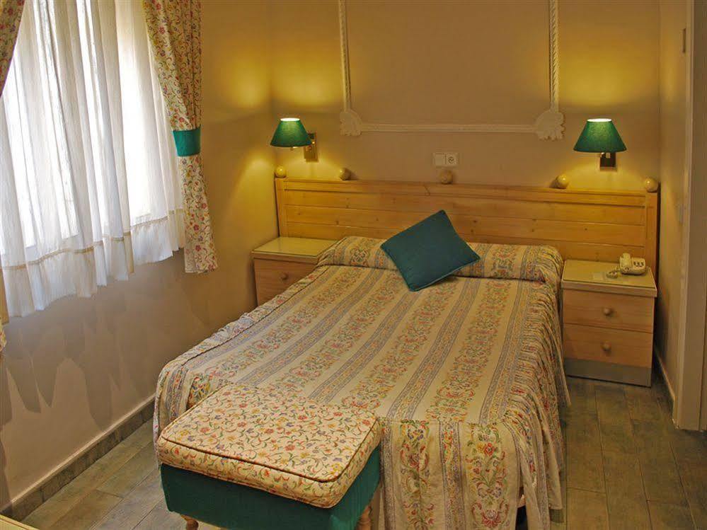 Hotel Celimar Sitges Bagian luar foto